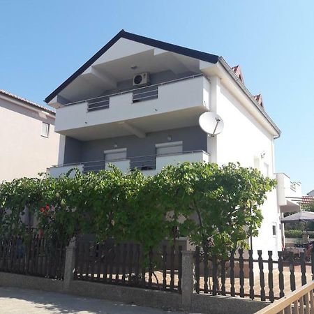 Apartmani Kuzmic Vrsi Buitenkant foto