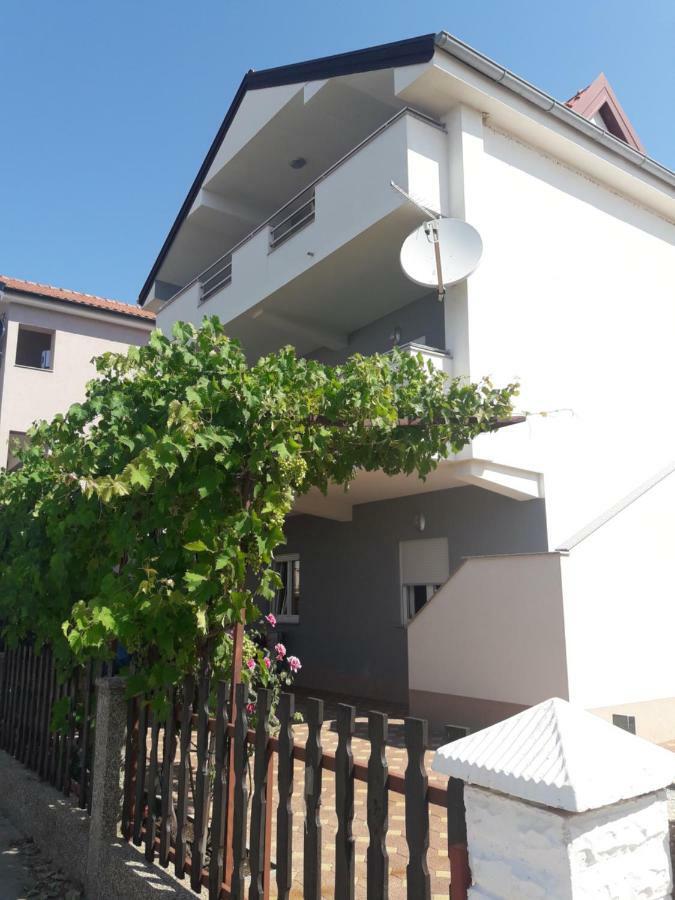 Apartmani Kuzmic Vrsi Buitenkant foto