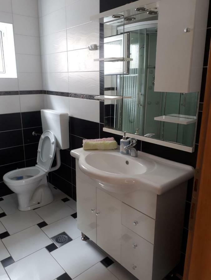 Apartmani Kuzmic Vrsi Buitenkant foto