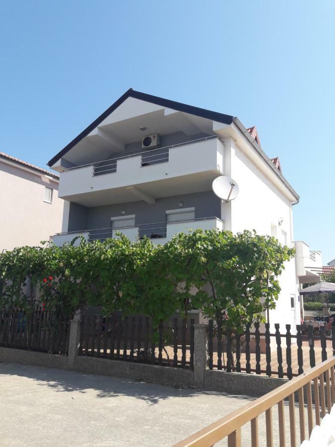 Apartmani Kuzmic Vrsi Buitenkant foto